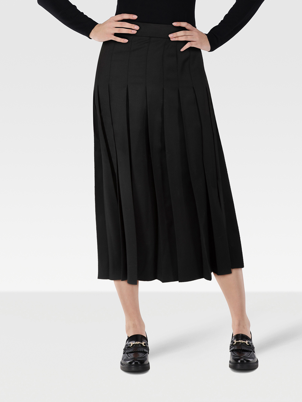 ワンピース FENDI Women Mid Skirts FDD185AJYEF0GME Black Fendi Black Crepe Skirt | italist