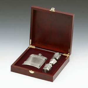 Mullingar Pewter Irish Whiskey Set Close Up ExclusivelyIrish.com Mullingar Pewter Irish Whiskey Set Close Up ExclusivelyIrish.com