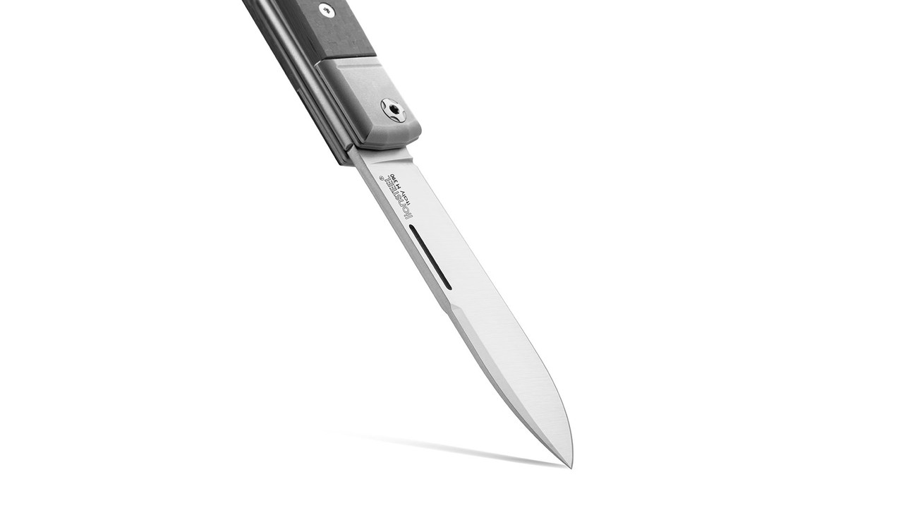 LionSTEEL bestMAN: contemporary version of a classic Every Day Carry. Carbon Fibre