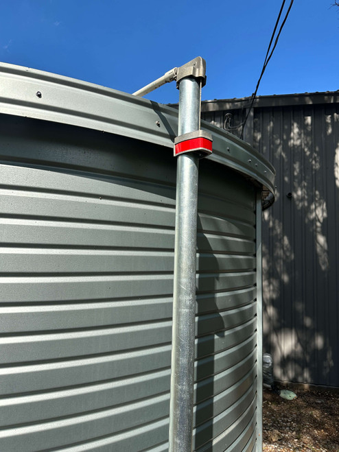 Liquidator 2 Water Tank Level Gauge installed on a Pioneer metal tank