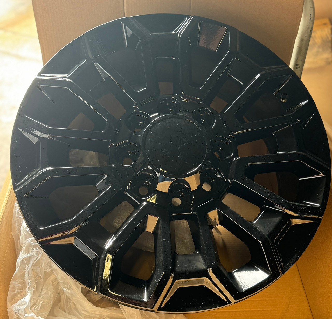 Chevy 2500 HD 2011 and newer Gloss Black 8 Lug 22