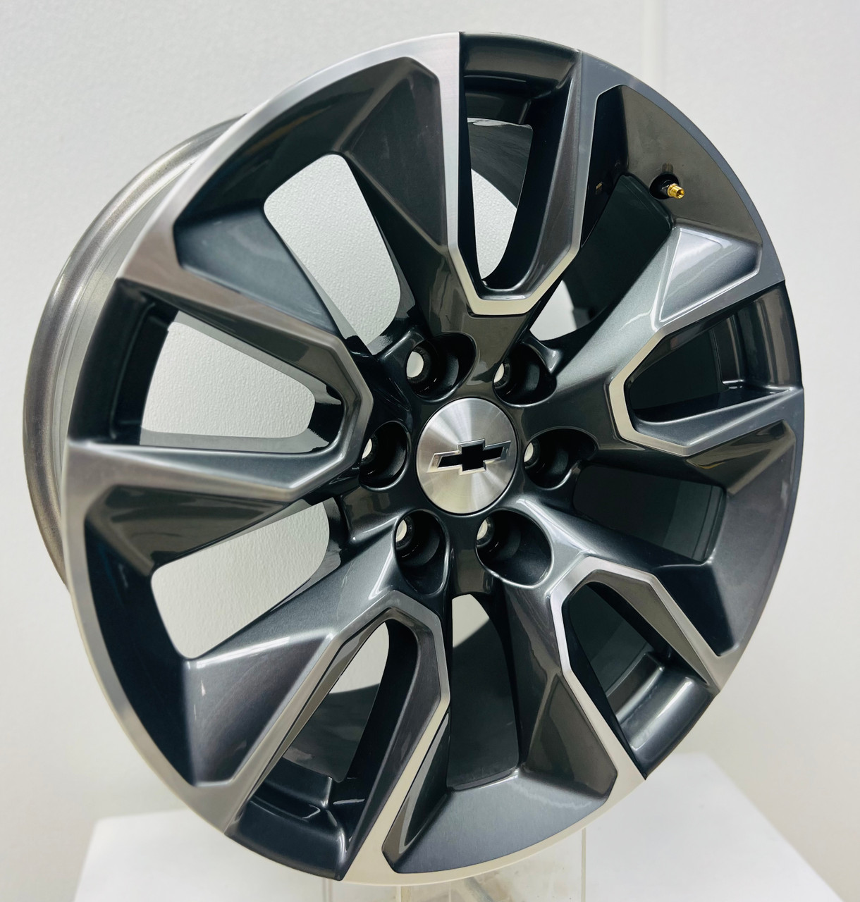 New Takeoff 20" Chevy Gunmetal and Machine OEM RST Wheels