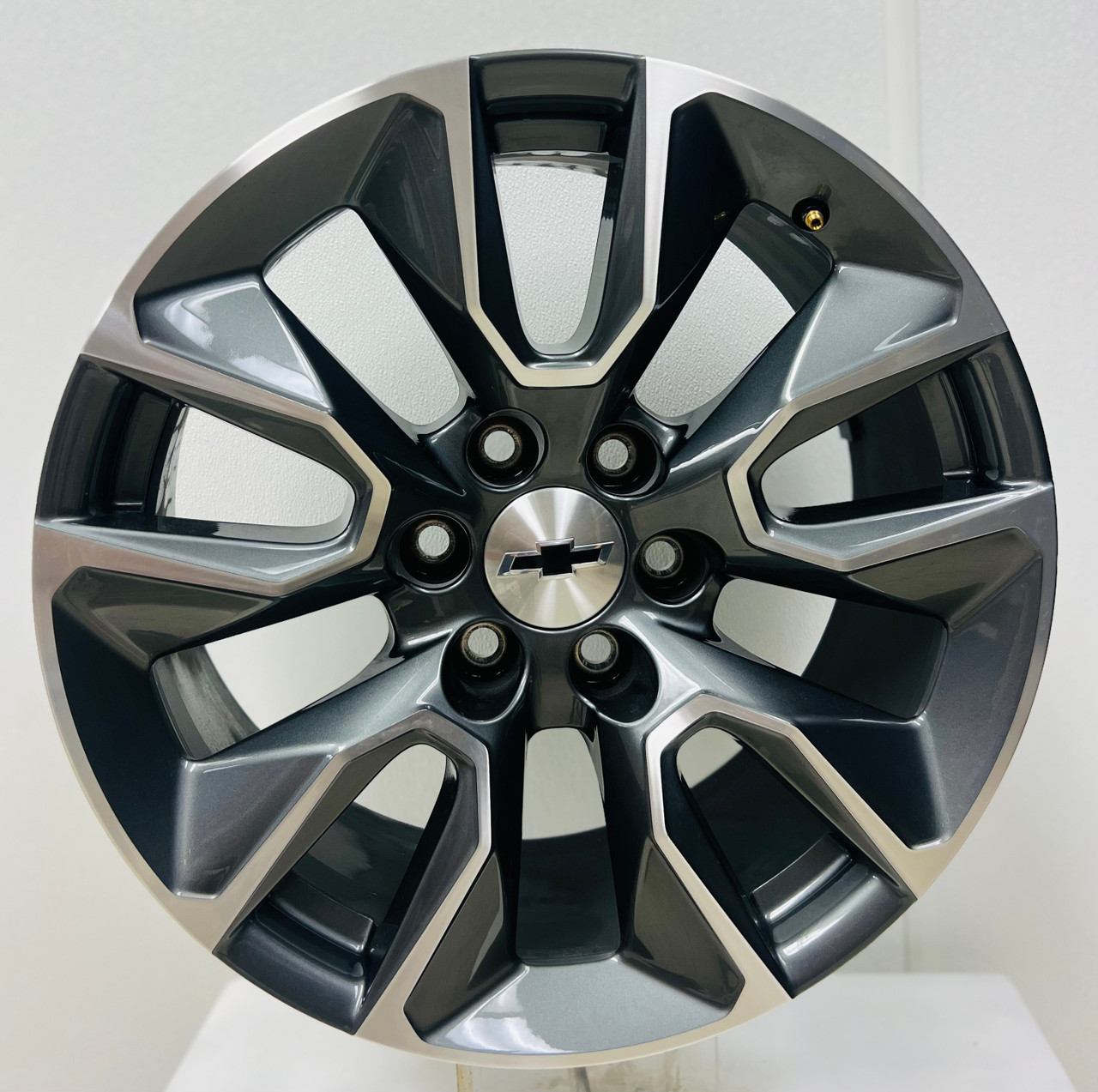 New Takeoff 20" Chevy Gunmetal and Machine OEM RST Wheels