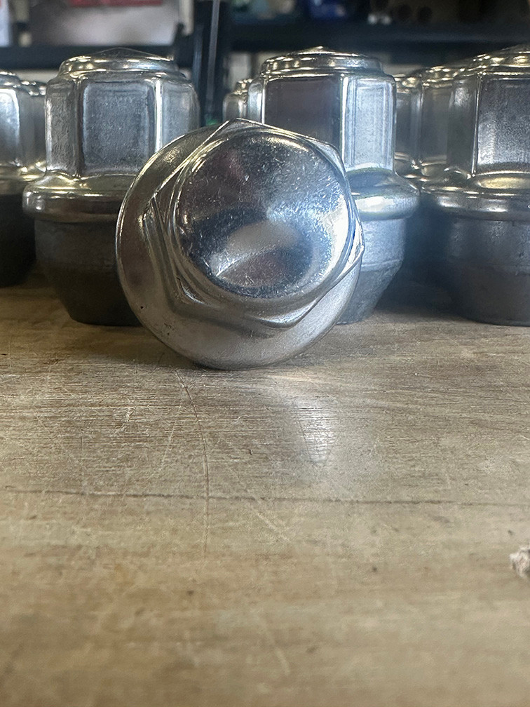 Set of 32 Dodge Ram 2500 3500 BLEMISHED Takeoff 14mm X 1.5 Polished Lug Nuts