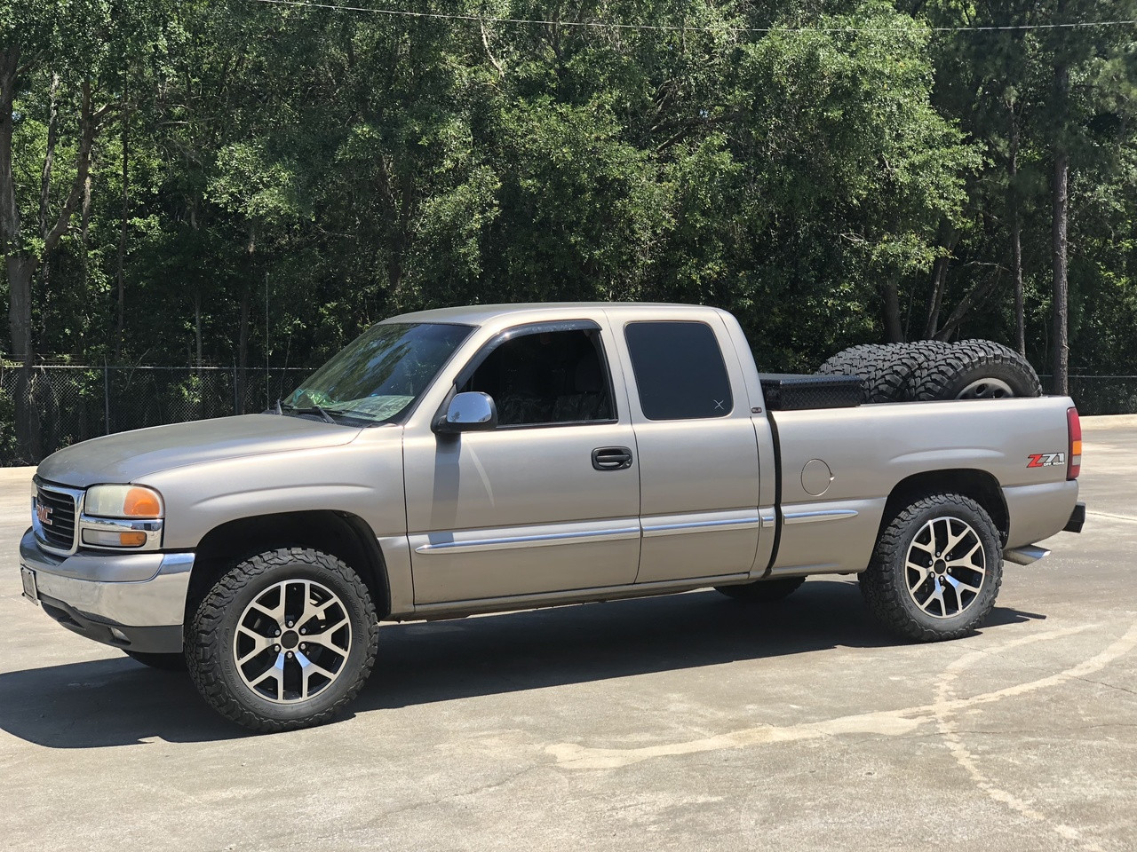 Black and Machine 20" Honeycomb Wheels with BFG KO2 A/T Tires for GMC Sierra, Yukon, Denali - New Set of 4