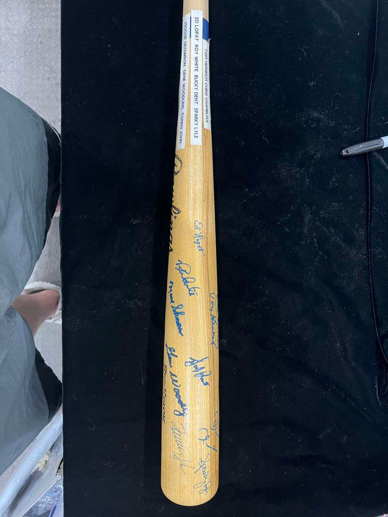 New York Yankees Greats  Bat Signed Auto Mize Rizzuto Hunter 21 Total Autos
