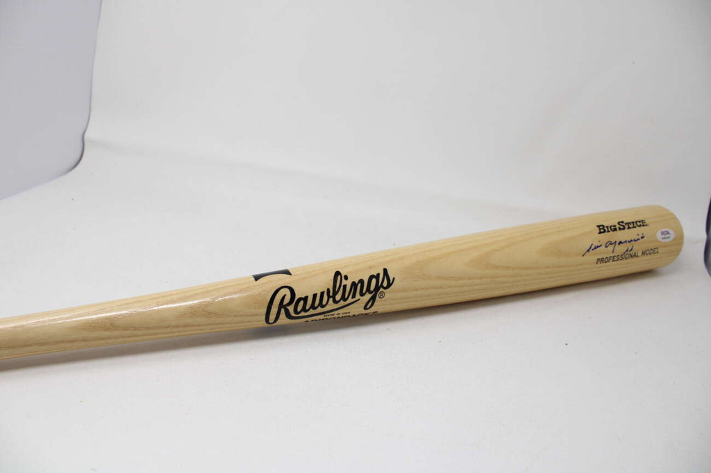 Luis Aparicio Bat Signed Auto PSA/DNA Sticker ONLY White Sox #21 Adirondack