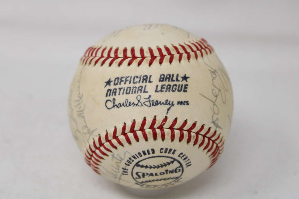 Gaylord Perry 1971 Team Signed Baseball Giants 23 Autos Mays/McCovey Clubhouse