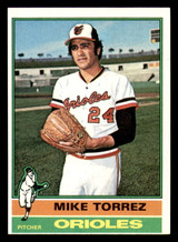1976 Topps #25 Mike Torrez Near Mint 1976 Topps #25 Mike Torrez Near Mint