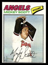 1977 Topps #401 Mickey Scott Ex-Mint Miscut 