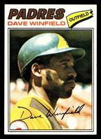 1977 Topps #390 Dave Winfield Near Mint  ID: 517356
