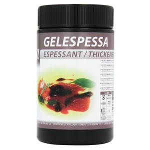 Container of Sosa Gelespessa Xantana Gum 500g with a label showing a plated sauce and fruit, used as a natural thickening agent for sauces and purées. Container of Sosa Gelespessa Xantana Gum 500g with a label showing a plated sauce and fruit, used as a natural thickening agent for sauces and purées.