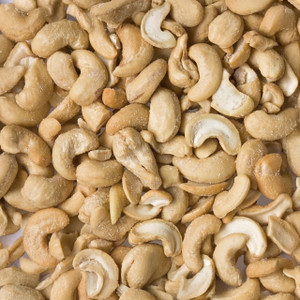 Salted Cashew Nuts 1kg are creamy lightly salted cashews ideal for snacking, sharing and adding texture to everyday cooking and recipes.