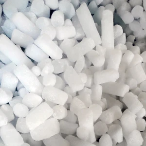 Dry ice food-grade pellets for cocktails, ice cream, catering, and events. Supplied in insulated packaging with full safety instructions.