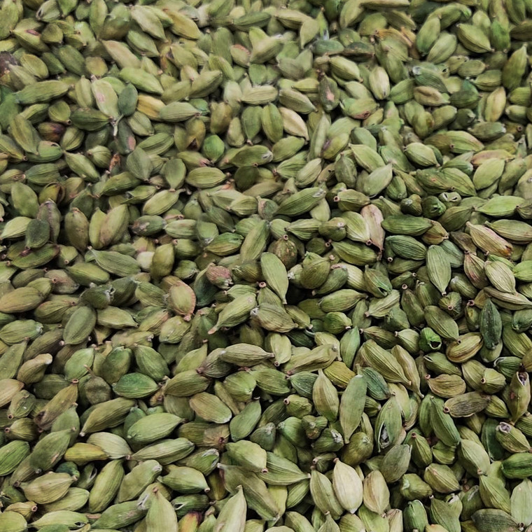 Fox’s Spices Whole Green Cardamom 400g, aromatic pods ideal for curries, rice, desserts and chai. Sweet, floral spice perfect for everyday and large-batch cooking.