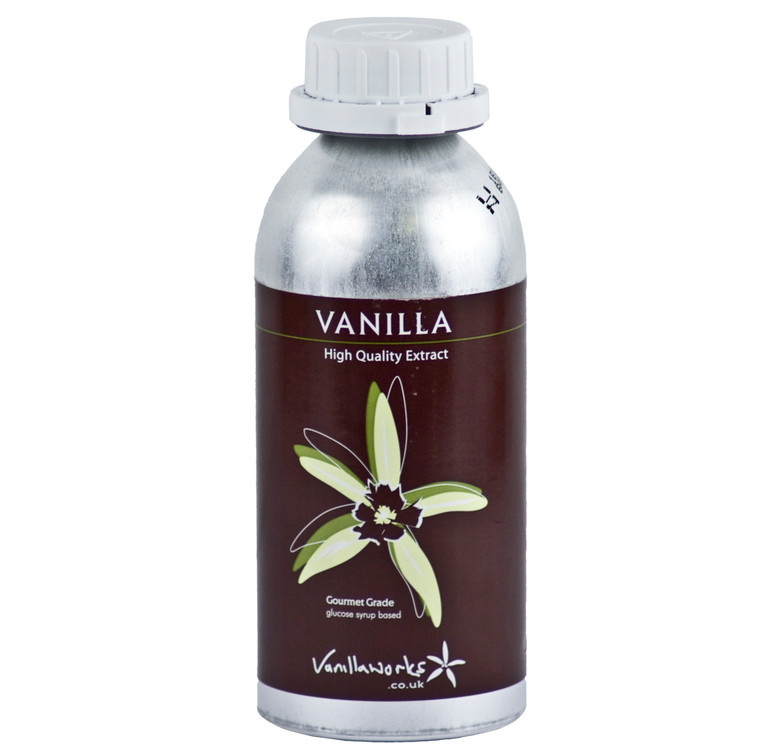 Centaur Vanilla Extract 600ml adds smooth vanilla flavour to cakes, custards, creams and drinks, with a sugar syrup base and vanilla beans for consistency.