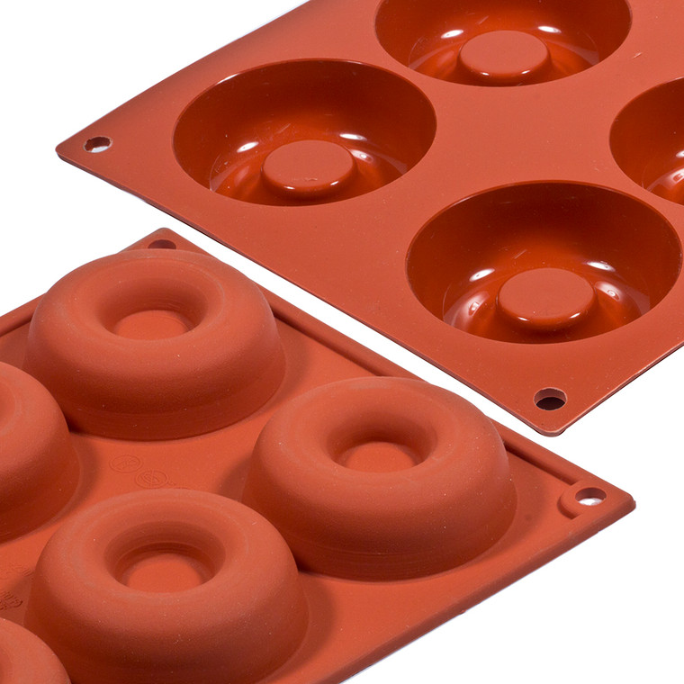 Create neat ring-shaped bakes with the Silikomart Medium Savarin Silicon Mould. 8 non-stick cavities, freezer, oven, and dishwasher safe.