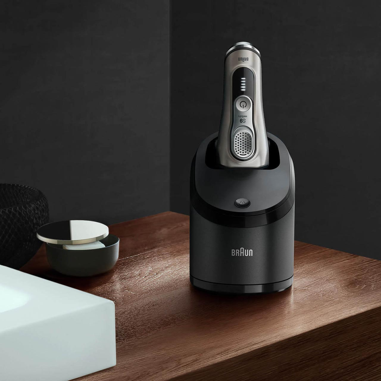 Braun Series 9 with Clean & Charge Station, Graphite