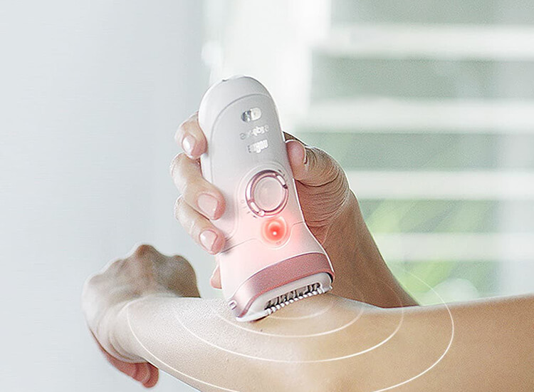 Epilator: Silk·épil 9-880 with Facial Cleansing Brush