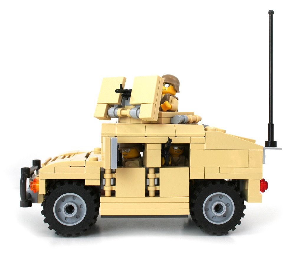 Holds a total of 5 minifigs inside