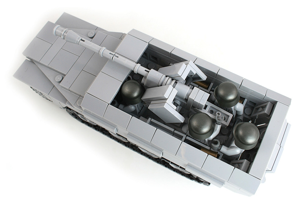 SdKfz 251/22 with Pak 40 L/46 Anti-Tank Gun - Brickmania Toys