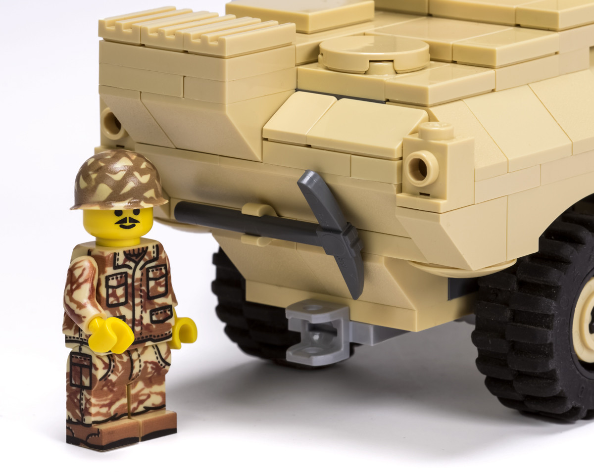 V-150 Commando - 4x4 Amphibious Armored Vehicle with 90mm Gun 