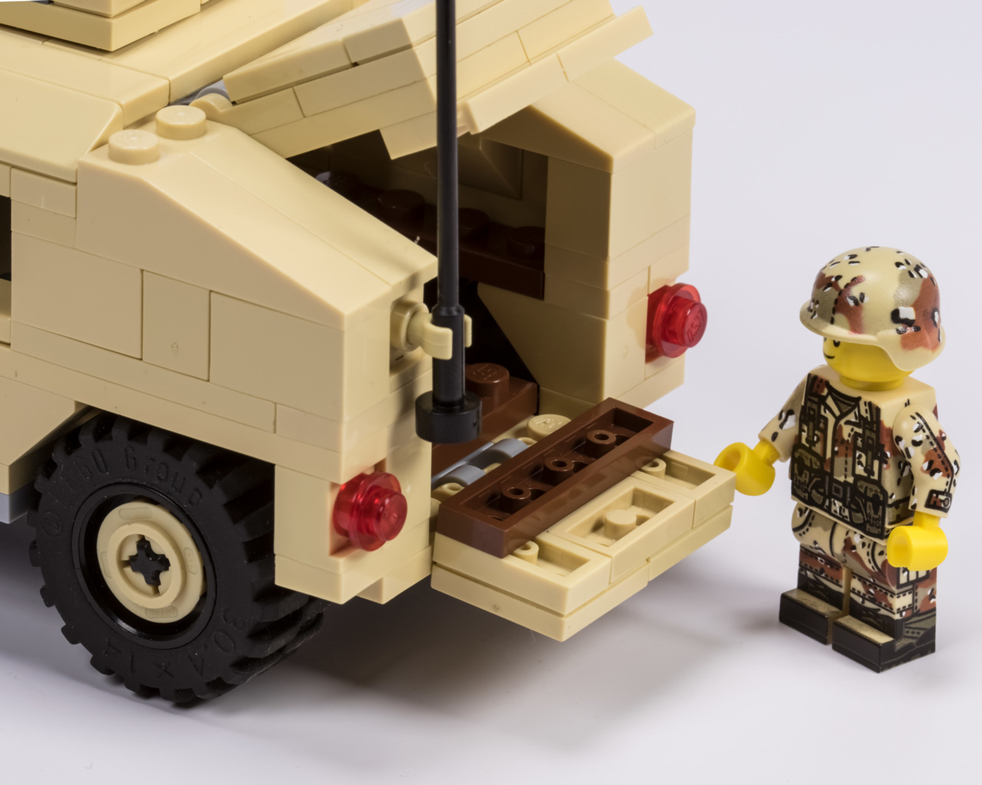 lego brickmania humvee