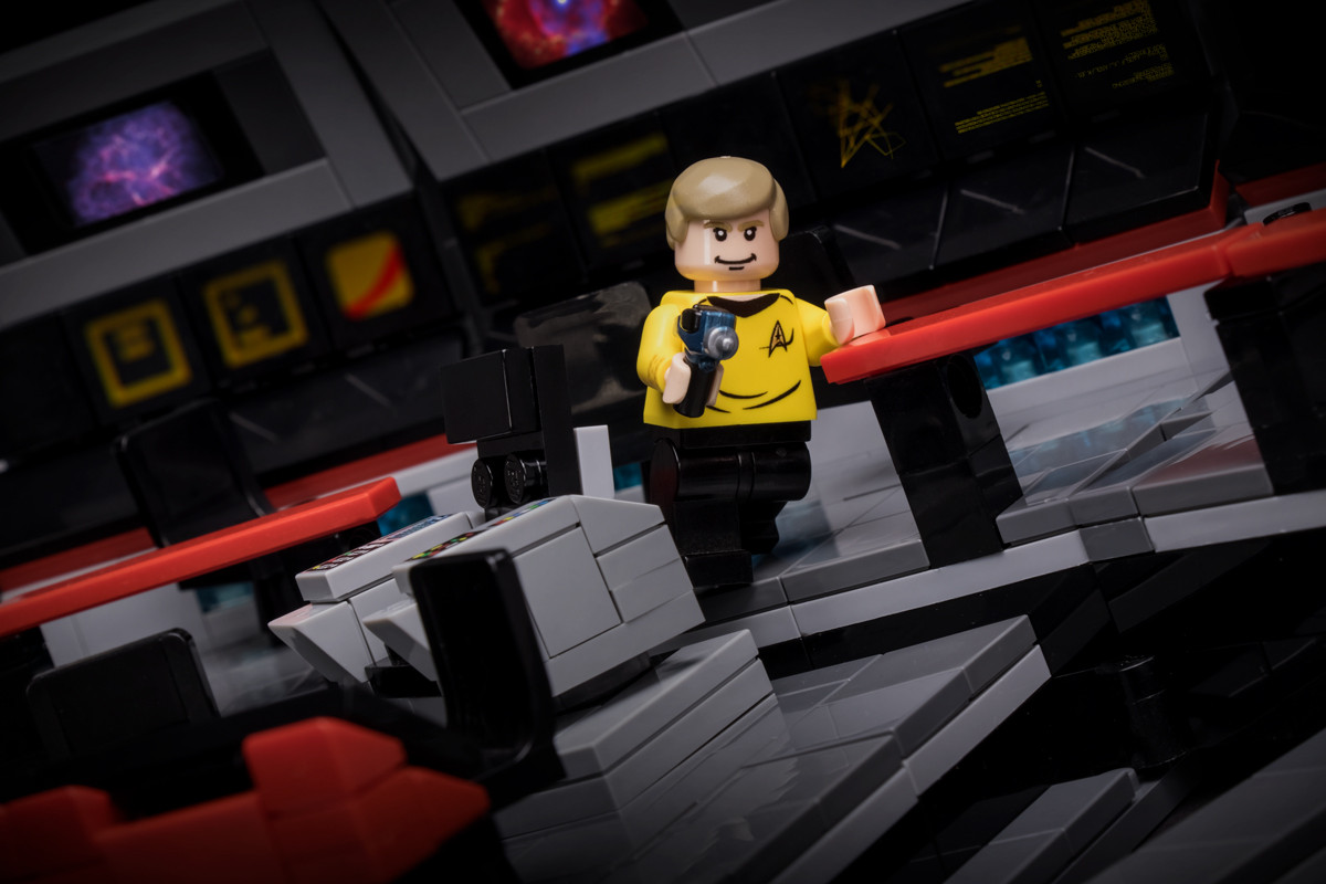 Starship Captain with Command Chair - Brickmania Toys