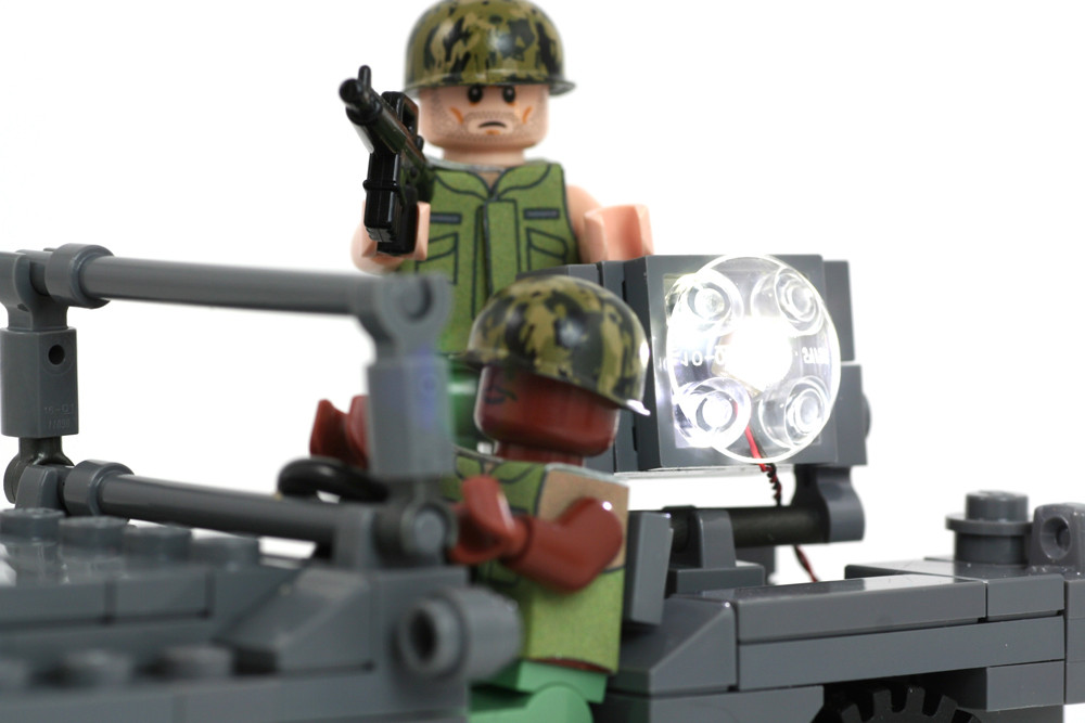 Searchlight Jeep with Brickstuff Light Effects - Brickmania Toys