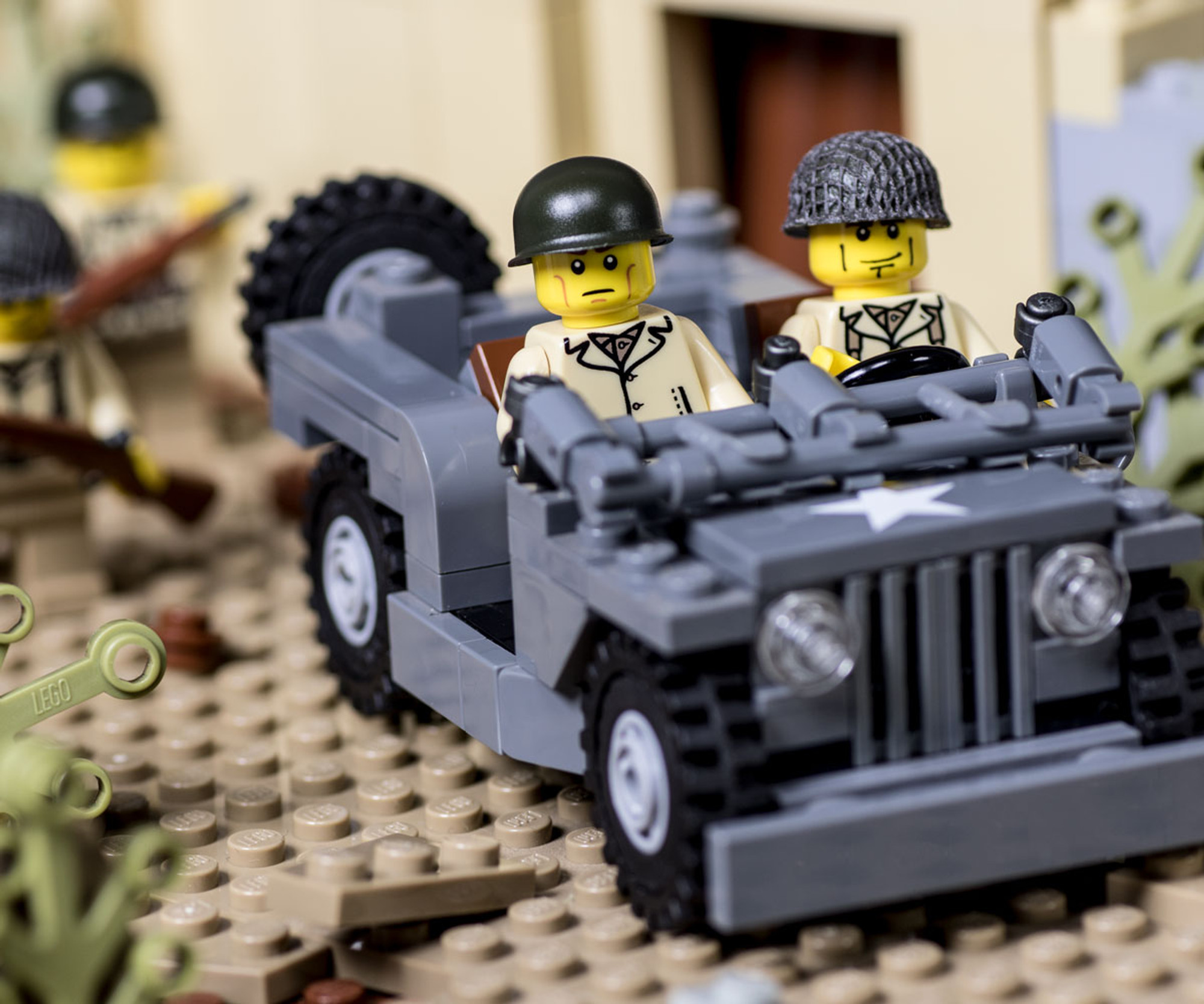 brickmania社製WW2ソビエト軍ジープ＋minifigcoソ連兵 - その他