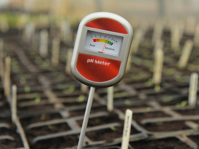 soil pH tester with visual indicator