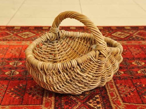 oval wicker basket with handle