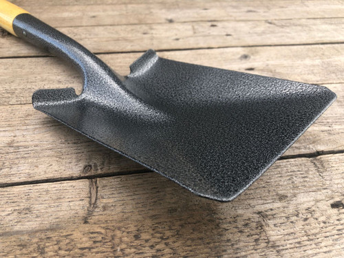 D handle spade
