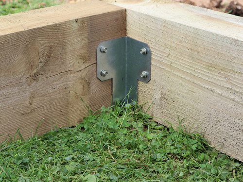 Sleeper pin corner bracket from Fencemate