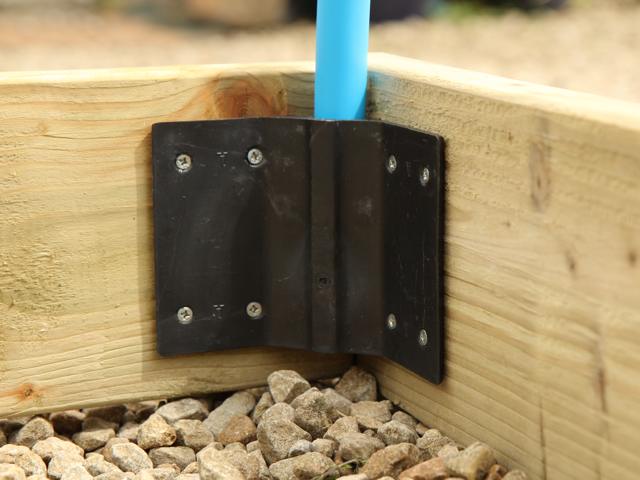 Hoop bed corner bracket