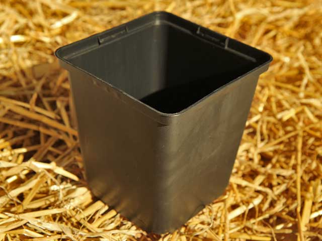 black plastic plant pot from gottinger