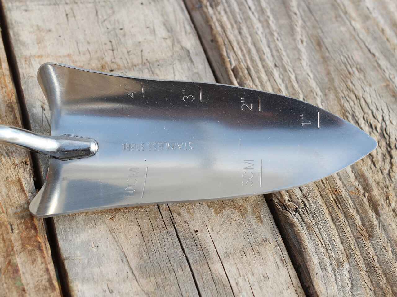 Stainless steel blade with planting depths