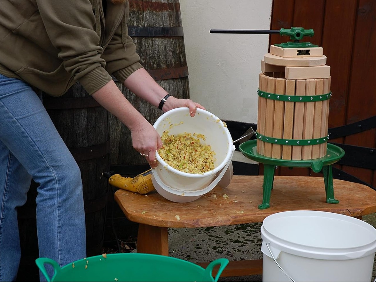 Vigo 6 litre spindle press in use