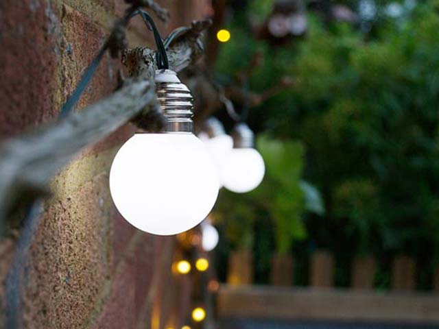 Elan Solar Festoon Garden Lights (Set of 20)