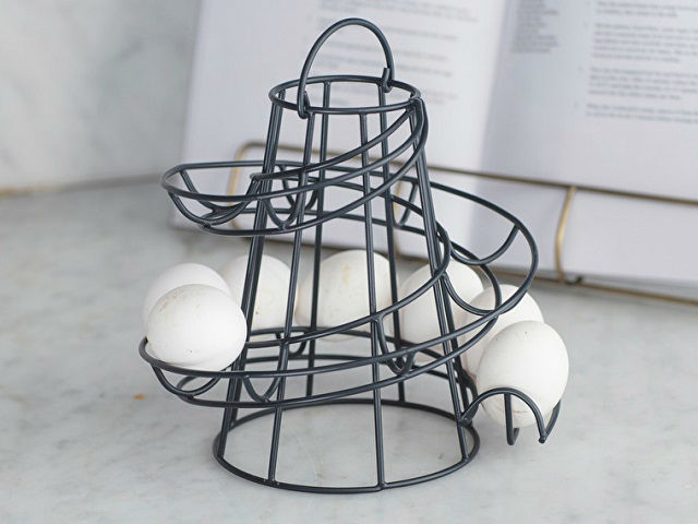 The handy egg run in carbon steel colour
