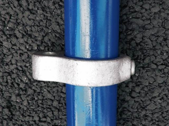 Hinge for fuit cage door