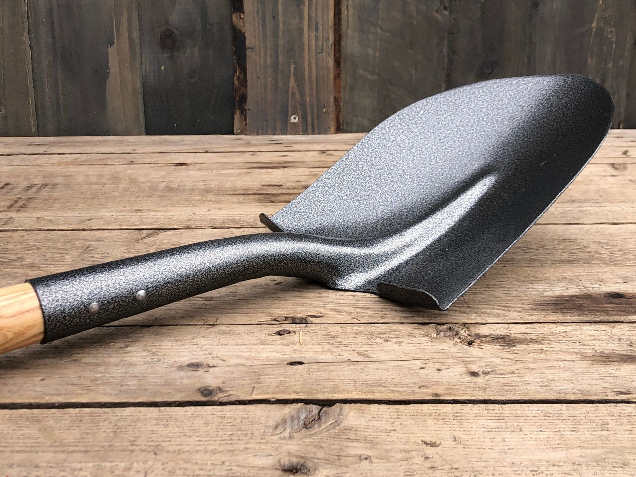 Round point shovel