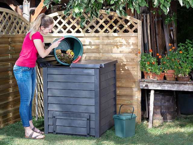 Thermo wood compost bin