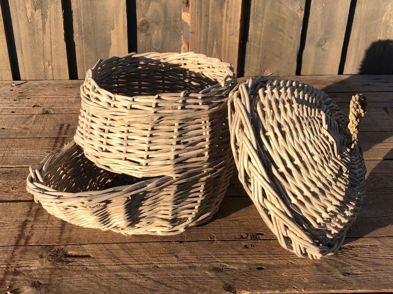 the onion basket with lid off