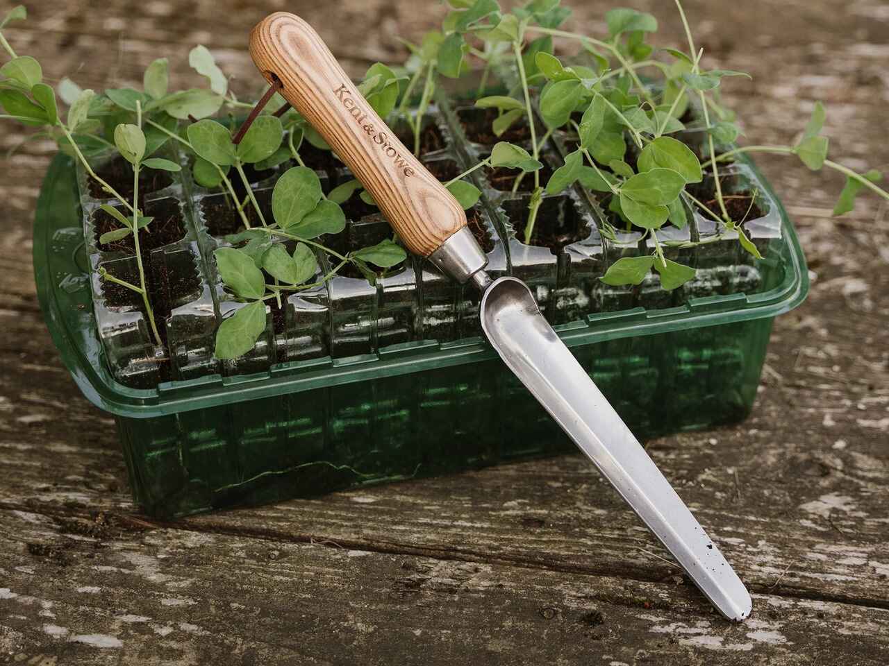 Kent & Stowe Hand Widger