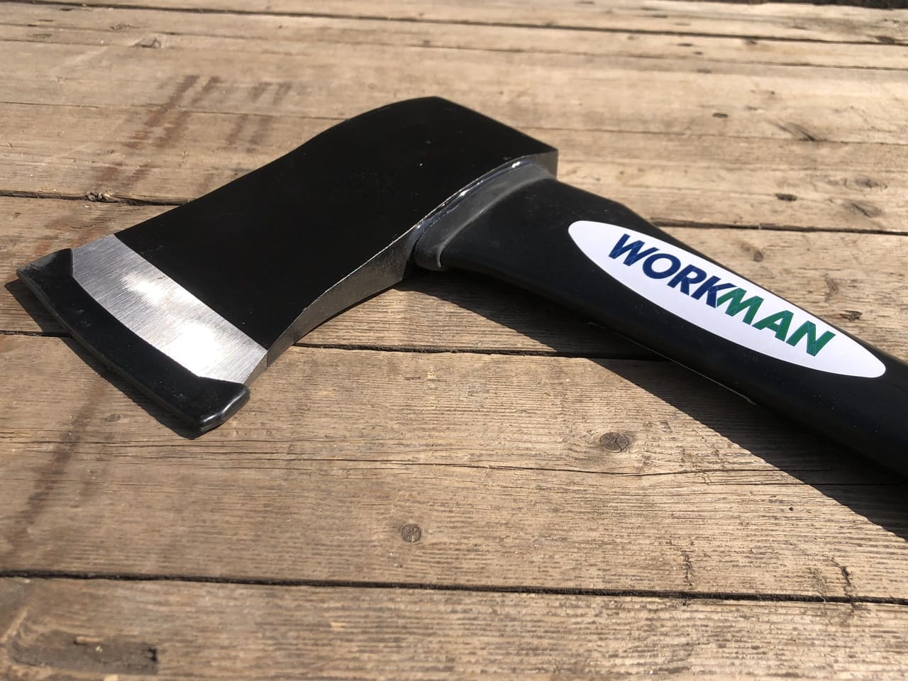 Workman axe with fibreglass handle