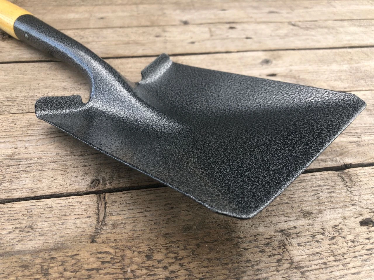D handle spade