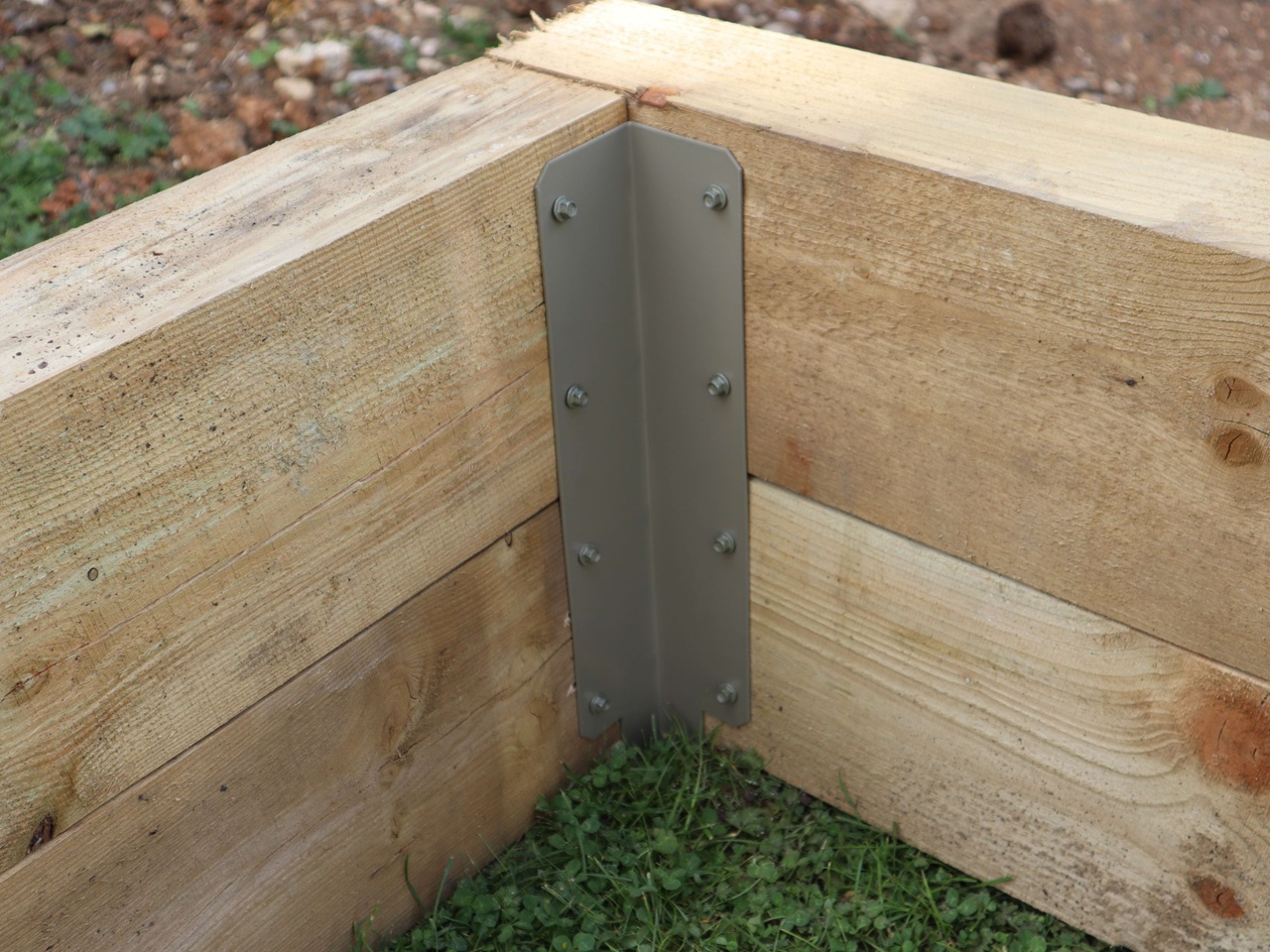 Double Sleeper Pin Corner Bracket - 750 mm H