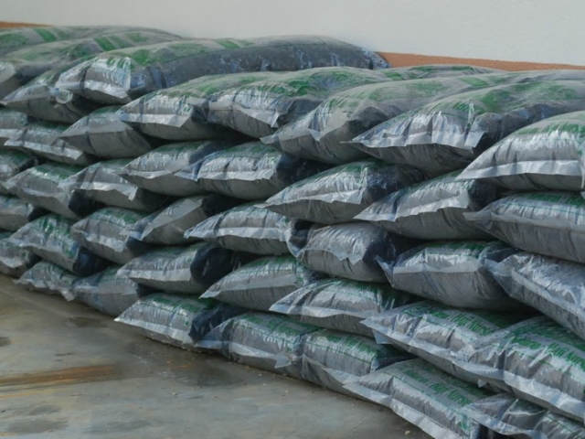 envirogrind soil improving compost for healthy plant growth