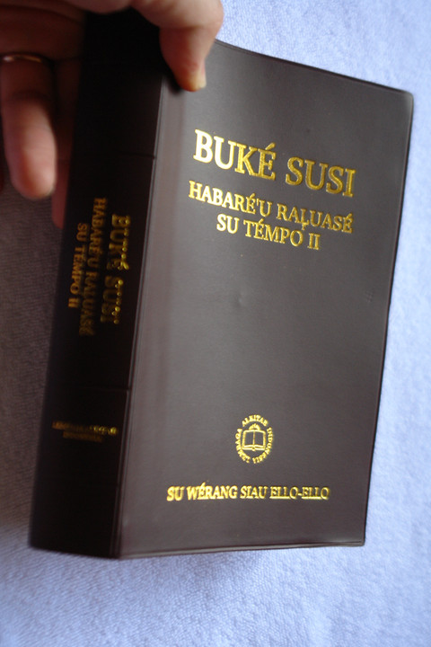 Adding a new language!  SIAU LANGUAGE BIBLE / LOCAL LANGUAGE ON SIAU ISLAND, INDONESIA / BUKE SUSI HABAREU RALUASE SU TEMPO II SU WERANG SIAU ELLO-ELLO / 062P 7,000 PRINTED IN 2008 Adding a new language!  SIAU LANGUAGE BIBLE / LOCAL LANGUAGE ON SIAU ISLAND, INDONESIA / BUKE SUSI HABAREU RALUASE SU TEMPO II SU WERANG SIAU ELLO-ELLO / 062P 7,000 PRINTED IN 2008